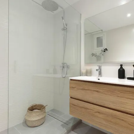 Apartment Arlet - 4 Bedrooms In Eixample Dreta *